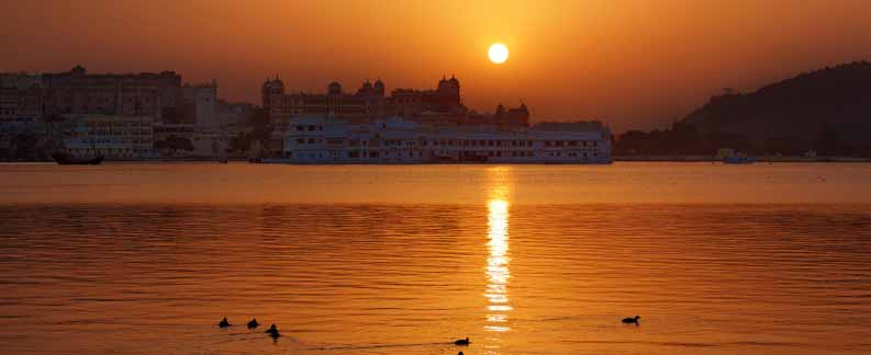 Udaipur city of sun rise-Essence Tour of India